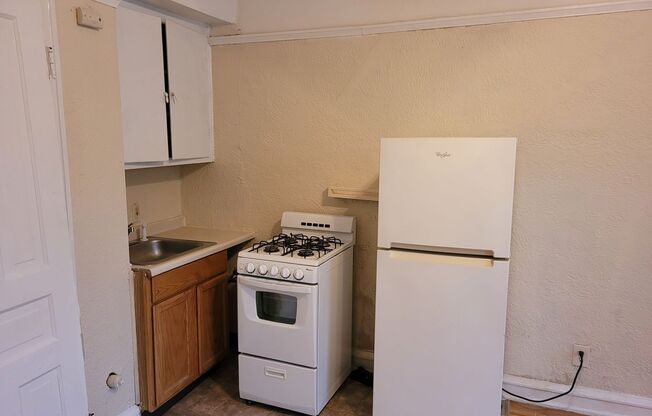 Studio, 1 bath, $675, Unit 8