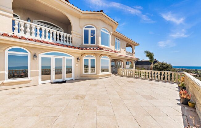 Unobstructed, 180-degree white-water ocean views!