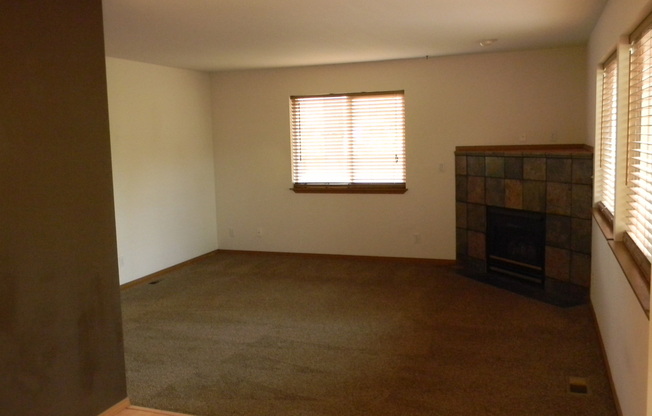 3 beds, 2 baths, $1,600