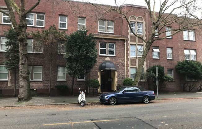 Spacious Units in a Vintage Brick Building- Walk to Seattle Center, Shops,and Restaurants!