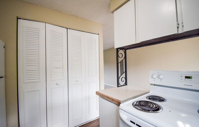 Bright and Spacious 2 Bed 1 Bath APT in NE Portland!