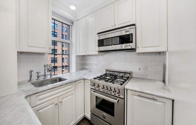 465 W 23 ST