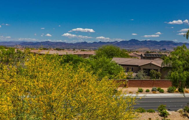 Beautiful 3 Bedroom Townhome With Stunning Mountain Views