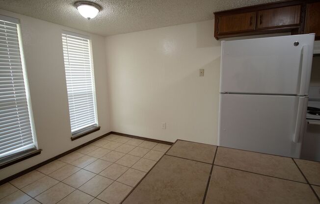 2 beds, 1 bath, 975 sqft, $925, Unit 1013 N 5th