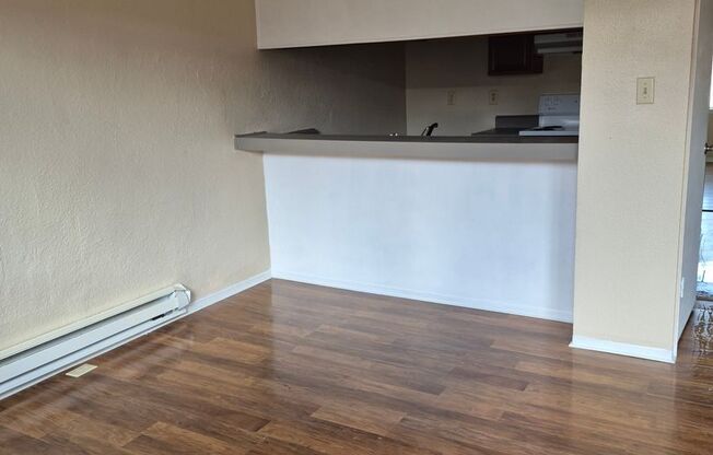 2 beds, 1 bath, 792 sqft, $1,000, Unit #3