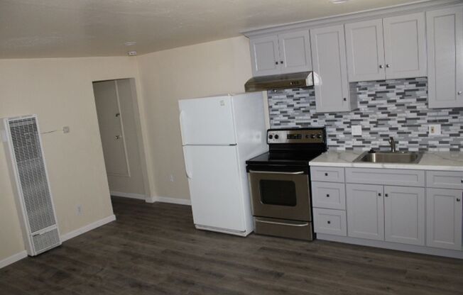527 VAQUEROS AVE