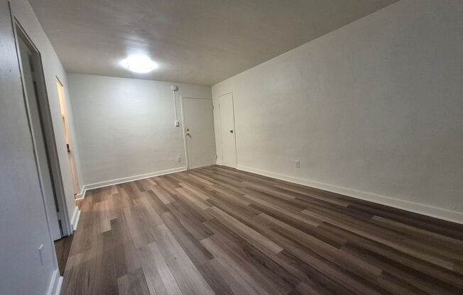 1 bed, 1 bath, 450 sqft, $1,299, Unit 5326 Fifth Ave. #05