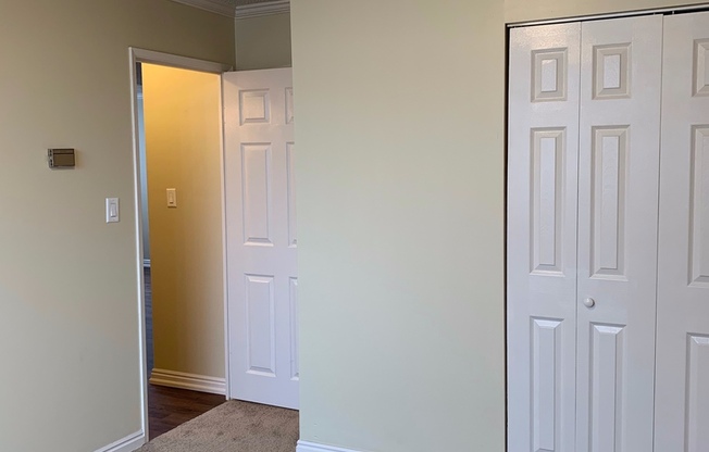 2 beds, 1 bath, 900 sqft, $1,521, Unit 301