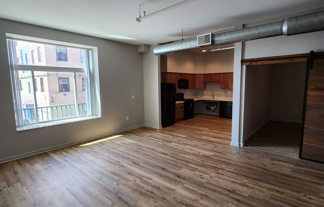 2 beds, 2 baths, 871 sqft, $1,695, Unit Unit 302