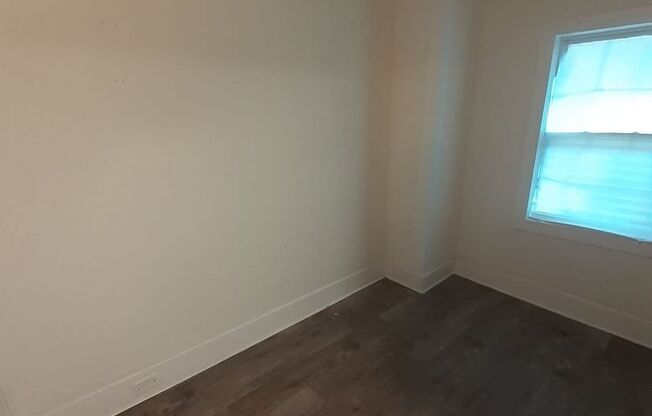 2 beds, 1 bath, $1,200