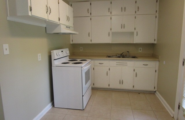 3 beds, 1 bath, $1,295