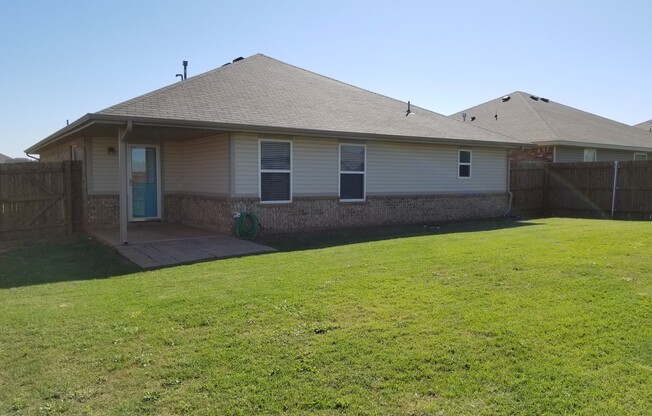 3 beds, 2 baths, $1,445