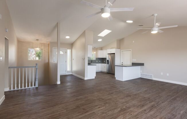 Beautiful House on Manhasset! Great Views!