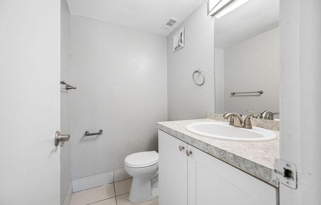 2 beds, 1.5 baths, 850 sqft, $1,575, Unit B111