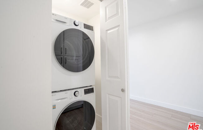 2 beds, 2 baths, 1,621 sqft, $4,800, Unit 1509