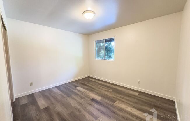 3 beds, 1 bath, $1,550, Unit 16