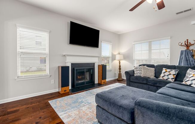 4 beds, 3 baths, $2,400