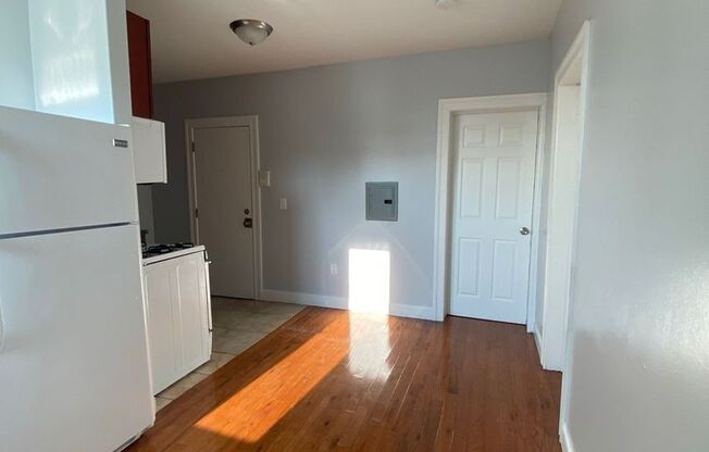 2 beds, 1 bath, $1,900