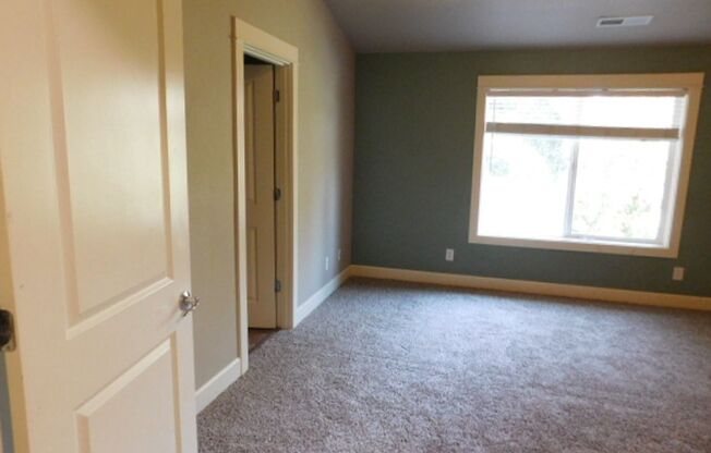 4Bd/2.5Ba Two Story House - Available to View!