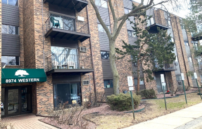 8974 N WESTERN