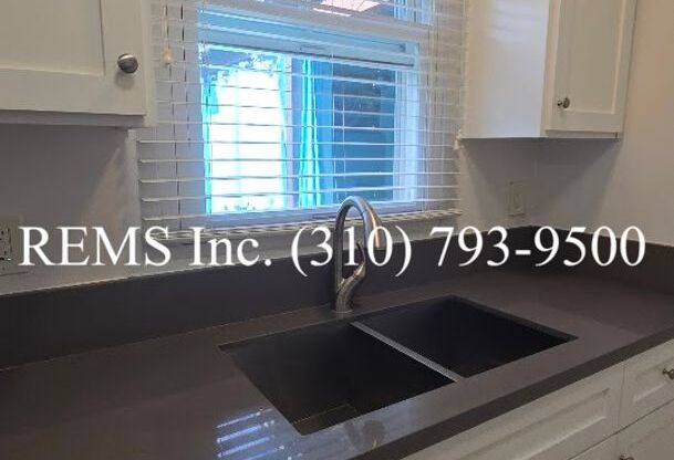 Remodeled 1 Bedroom Upstairs Apartment w/ Garage Parking