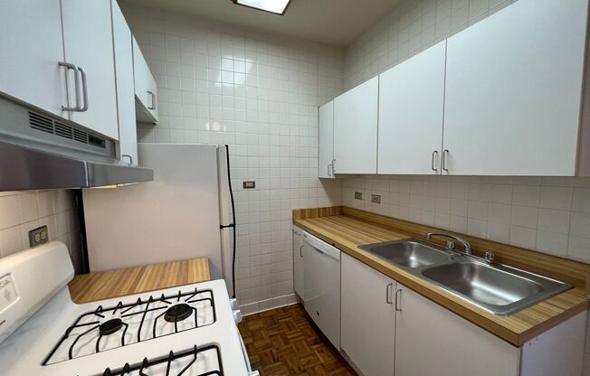 Studio, 1 bath, 425 sqft, $1,475, Unit 429-107