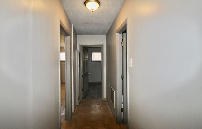 2 beds, 1 bath, $850, Unit #3