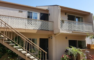 Beautiful Second Floor Condo in Great Area!