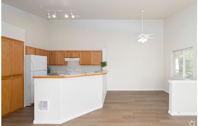 3 beds, 2 baths, 1,187 sqft, $1,725, Unit 9337
