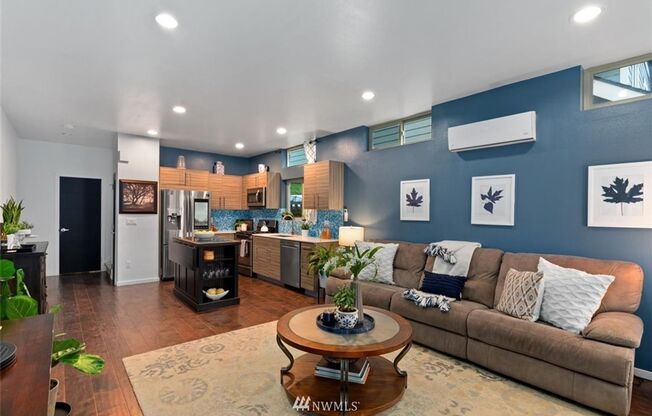 Modern Townhouse with Rooftop Deck & Bay Views!