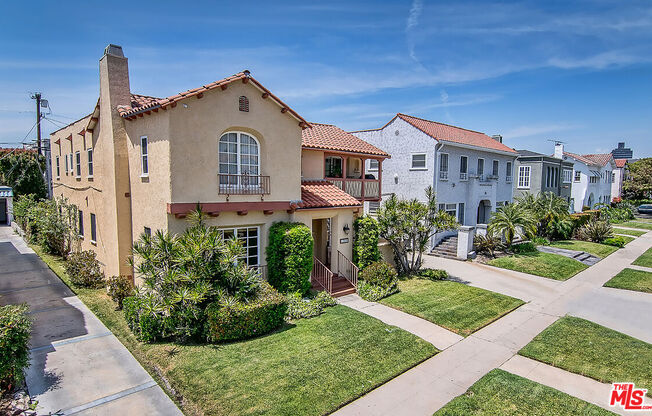 1071 S CLOVERDALE AVE