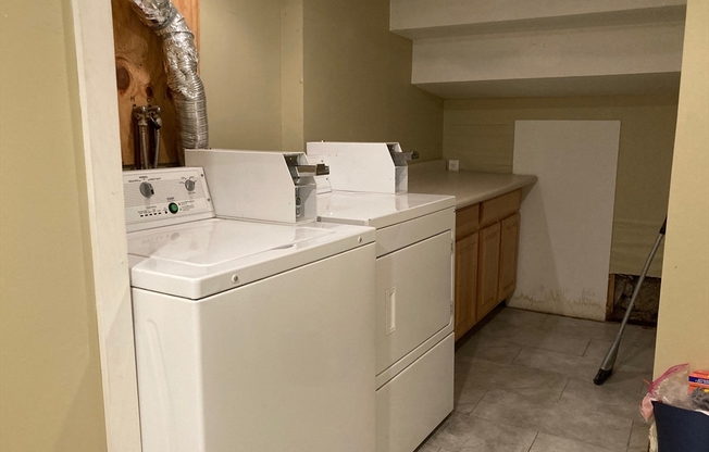 1 bed, 1 bath, $2,350, Unit B