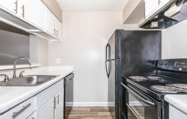 1 bed, 1 bath, 560 sqft, $895