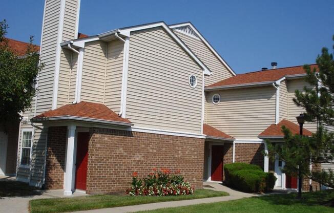 WELCOME TO SUNLAKE APARTMENTS