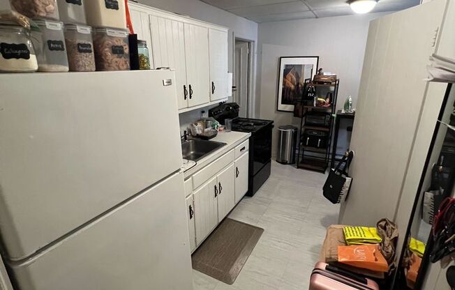 1 bed, 1 bath, $995, Unit Apt 1