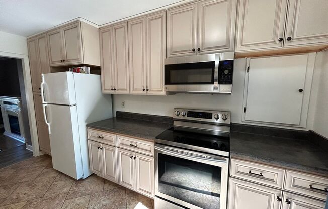 3 beds, 2 baths, $2,250