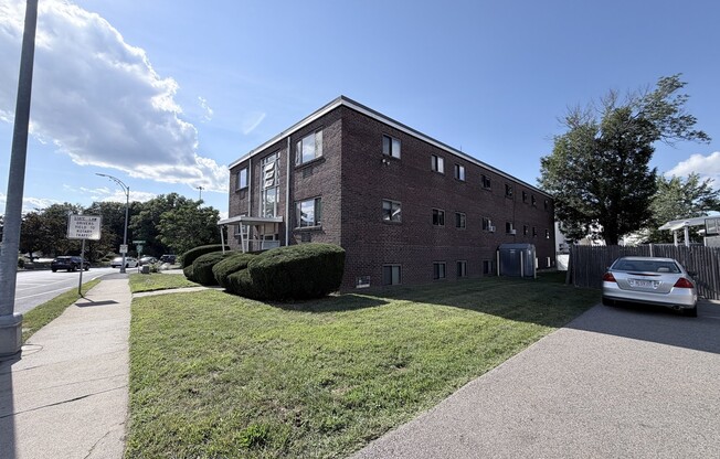 1 bed, 1 bath, 700 sqft, $1,850, Unit 9