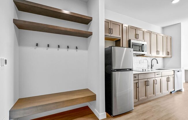 Studio, 1 bath, 392 sqft, $1,225, Unit 410