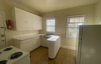 2 beds, 1 bath, $1,175, Unit 4