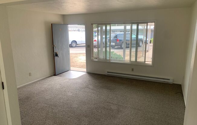 2 beds, 1 bath, 725 sqft, $1,300