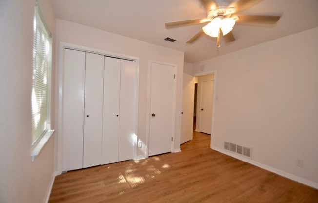 3 beds, 2 baths, $1,400