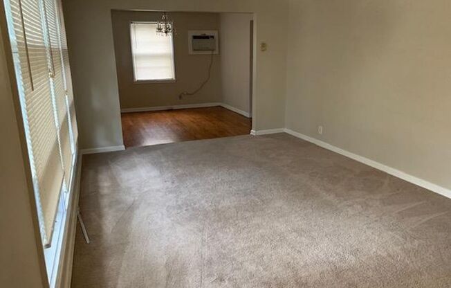 2 beds, 1 bath, 1,225 sqft, $1,400