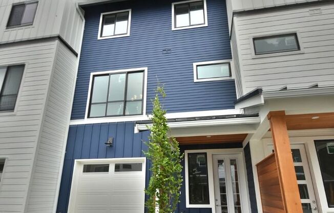 3Bd/2.5Ba Monroe Townhouse