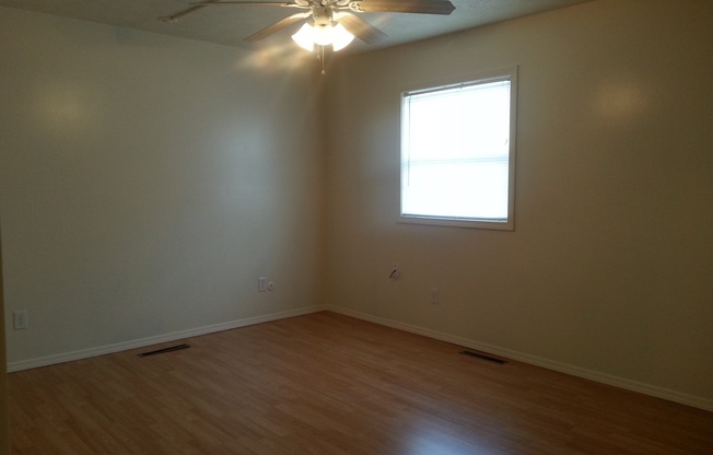 2 beds, 1.5 baths, 1,050 sqft, $795, Unit 40