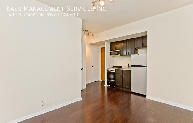 1430 N DEARBORN PKWY