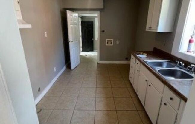 3 beds, 1 bath, $699