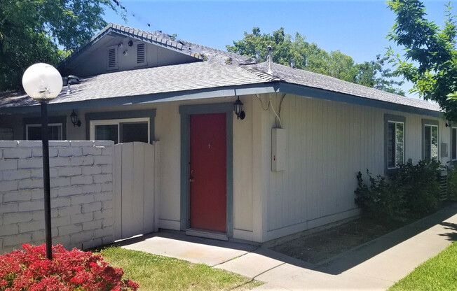 1 bed, 1 bath, 700 sqft, $1,425, Unit 38