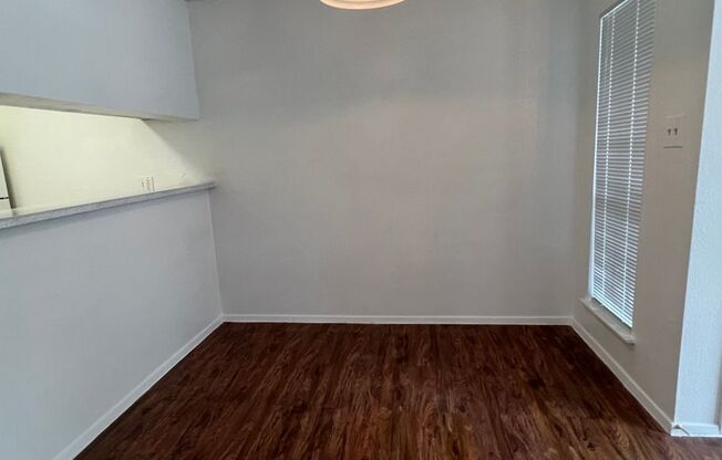 2 beds, 1 bath, 859 sqft, $1,050, Unit 01-003