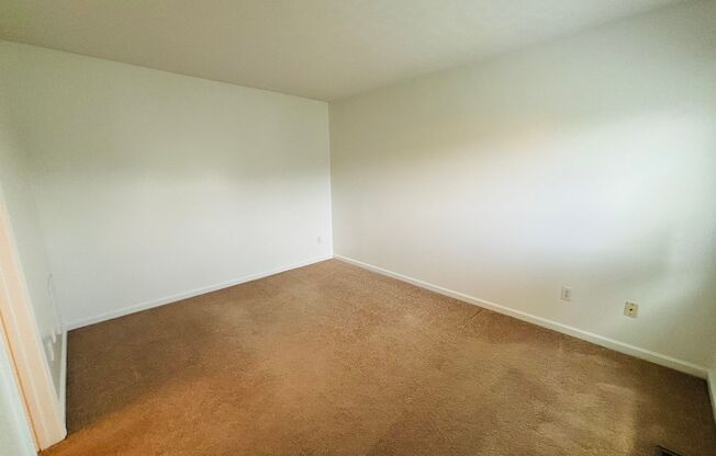 1152DM - 1425/1427 Sandy Circle- M