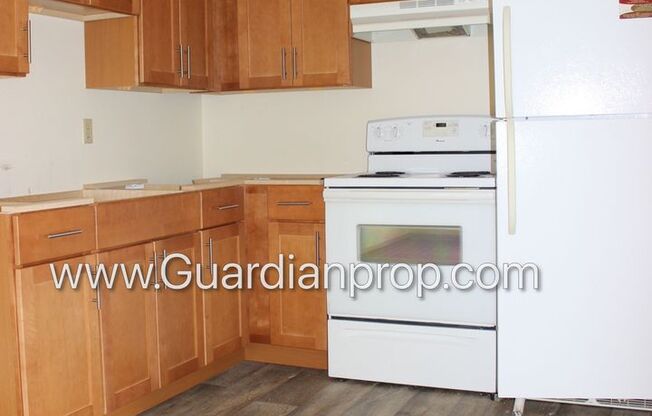 Renovated South Minneapolis Ground Level Apartment, Light Rail, Free USI Fiber Internet, Free Parking